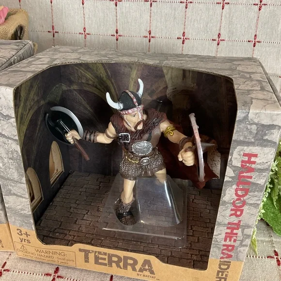 Terra by Battat Halldor The Raider Viking Warrior Figure & Xiun The Crystal Mage - Picture 3 of 8